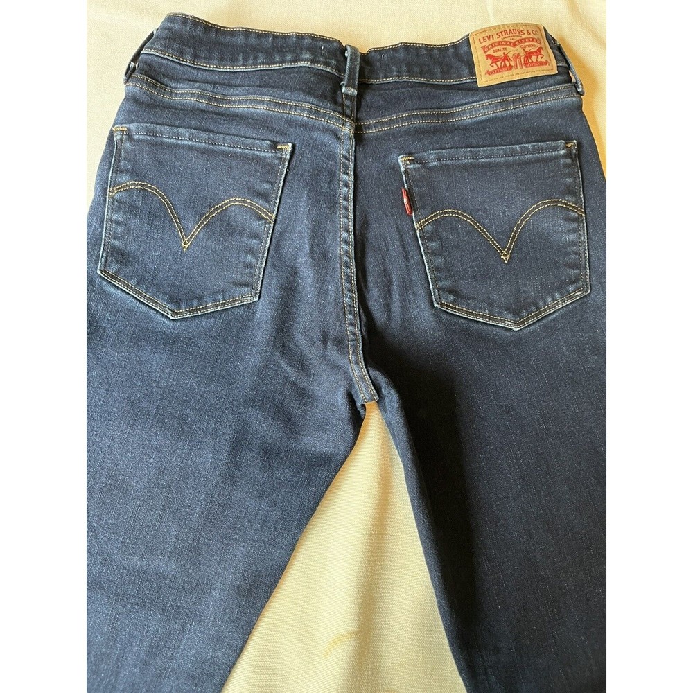 Levi's Women's Mid rise Skinny Jeans Dark Blue Size 6 slim Stretchy Denim pants